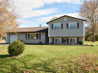 38 Strawberry Hill Rd, Rochester, NY 14623