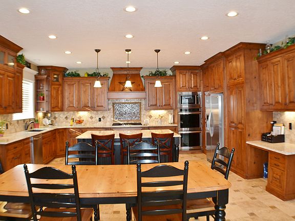2nd image of 302 Hemlock Dr
