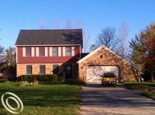 740 W Davison Lake Rd, Oxford, MI 48371