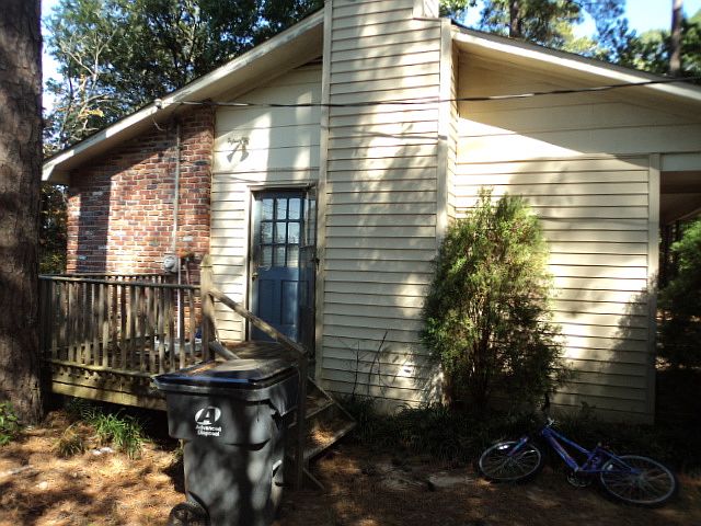 2nd image of 409 Stirlington Rd