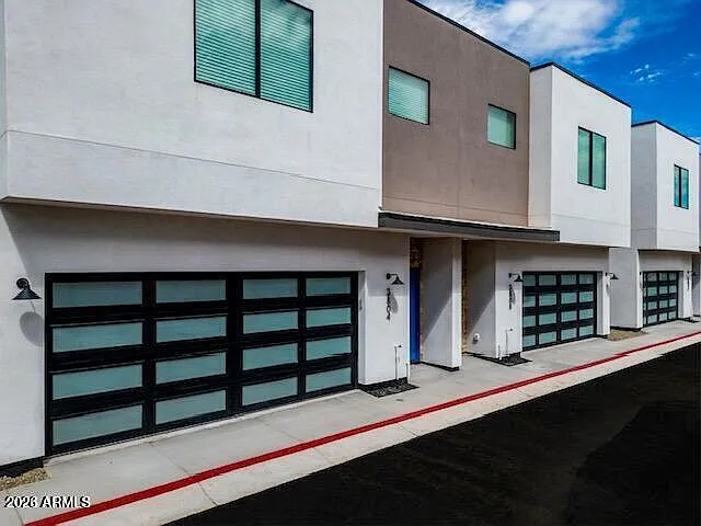 3 bed, 2.5 bath, 1825 sqft, $3,279 — Photo 3