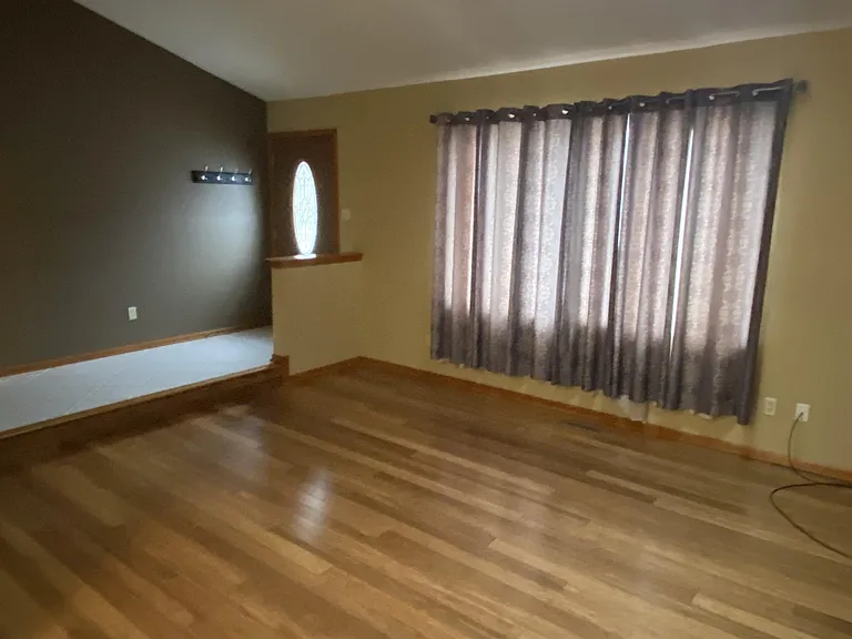 1325 W 75th Pl — Photo 6