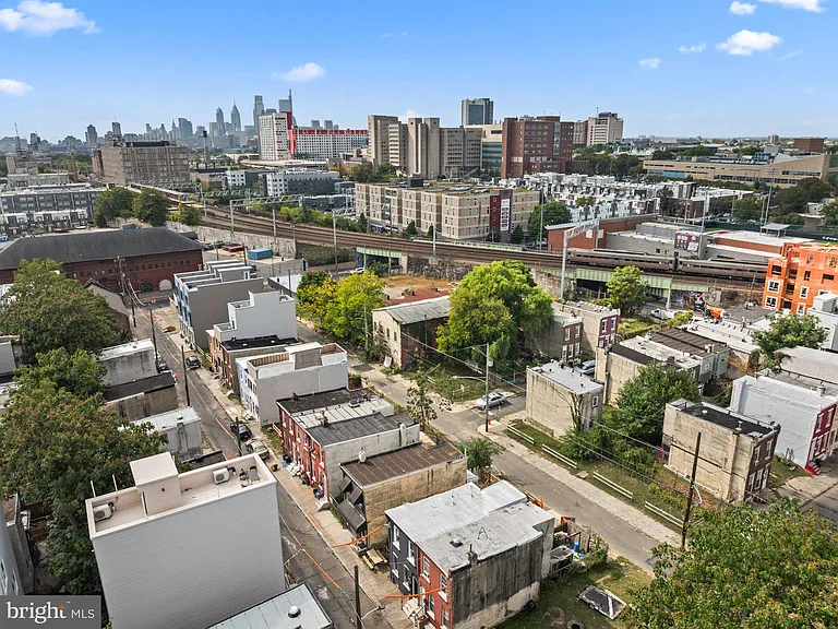 2142 N Percy St — Photo 31