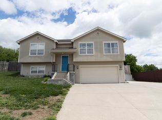 2420 Fox Sparrow Ct, Junction City, KS 66441