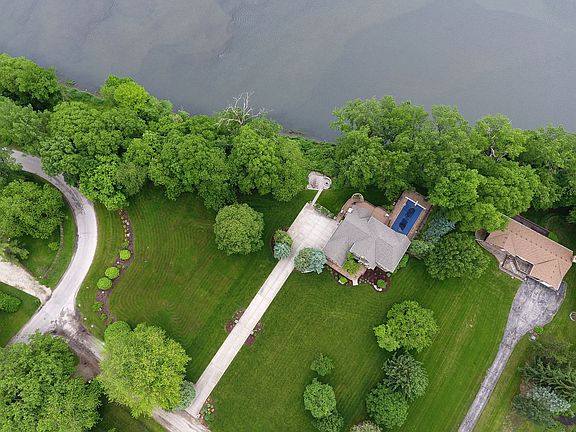 3rd image of 1860 Vista Dr