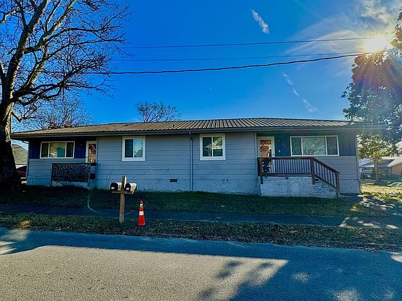 2nd image of 524 S Holly St #1