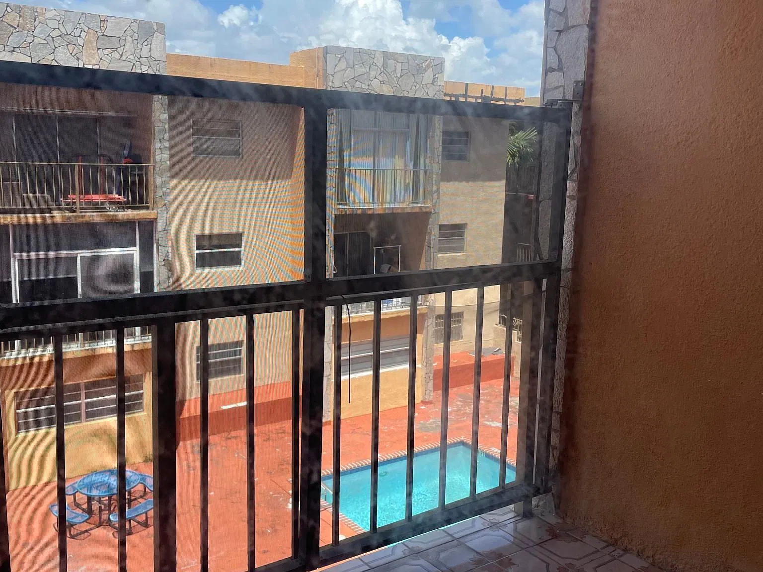 2 bed, 890 sqft, $1,900 — Photo 1