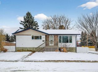 8527 E Bowglen Rd NW, Calgary, AB T3B2T2