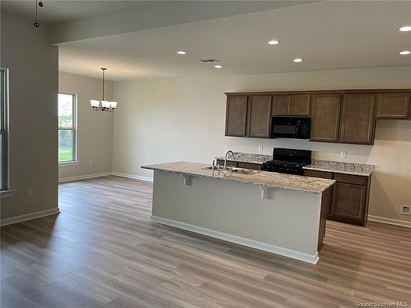 5th image of 1770 Park Place Dr