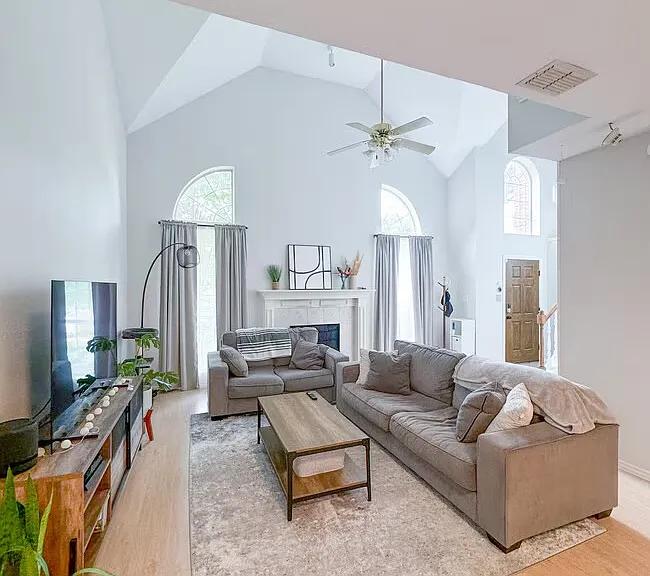 2223 Meadowstone Dr — Photo 2