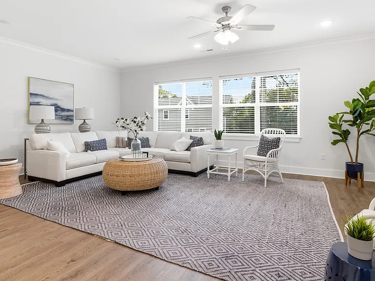 2923 Pretty Lake Ave #A — Photo 34
