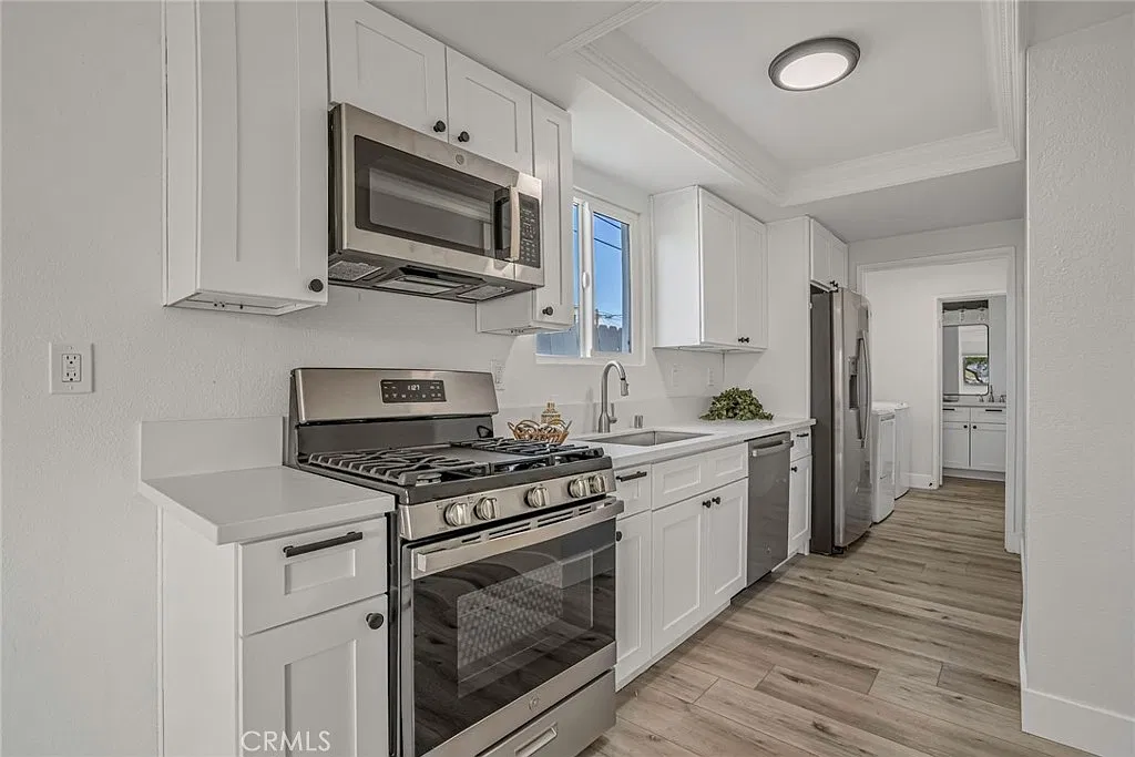 3 bed, 2.5 bath, 1467 sqft, $3,950 — Photo 4
