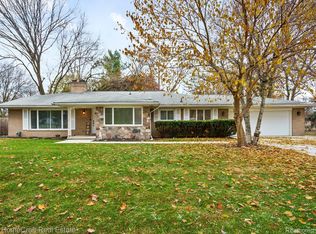 28626 Sunset Blvd W, Lathrup Village, MI 48076