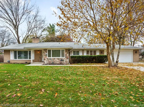 28626 Sunset Blvd W, Lathrup Village, MI 48076