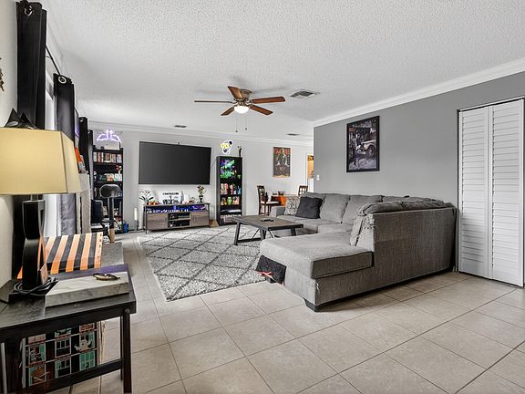 4th image of 2289 SE Carnation Avenue