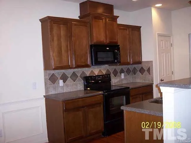 237 Linden Park Ln — Photo 3