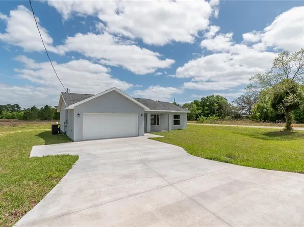 1 Malauka Loop Ln, Ocklawaha, FL 32179