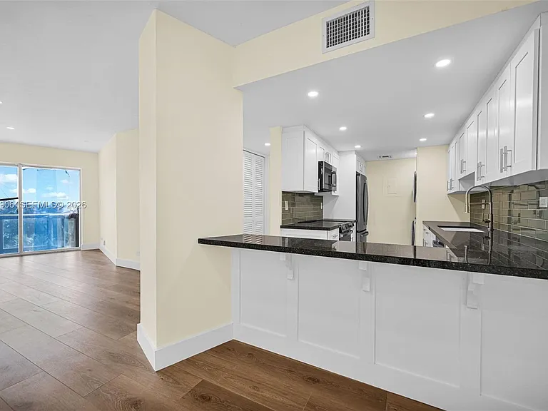 2451 Brickell Ave #5G — Photo 40