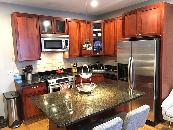 2nd image of 1330 W Argyle St APT 1E