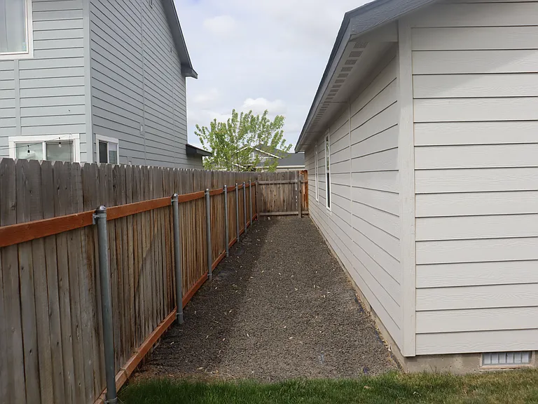 17546 Mountain Springs Ave — Photo 3