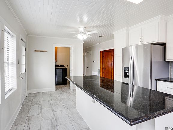 3rd image of 38097 Henry Rd