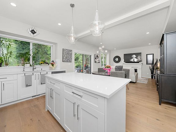 4th image of 1871 165a St #32