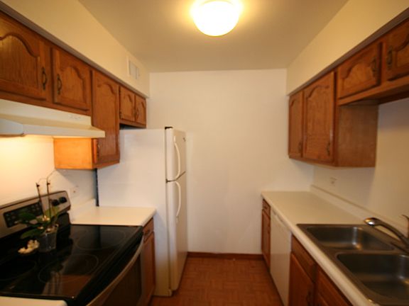4th image of 6183 Pinewood Ct #27-204