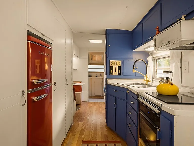 211 W Monroe St — Photo 12