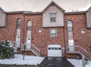 218 Carters Grove Dr, Gibsonia, PA