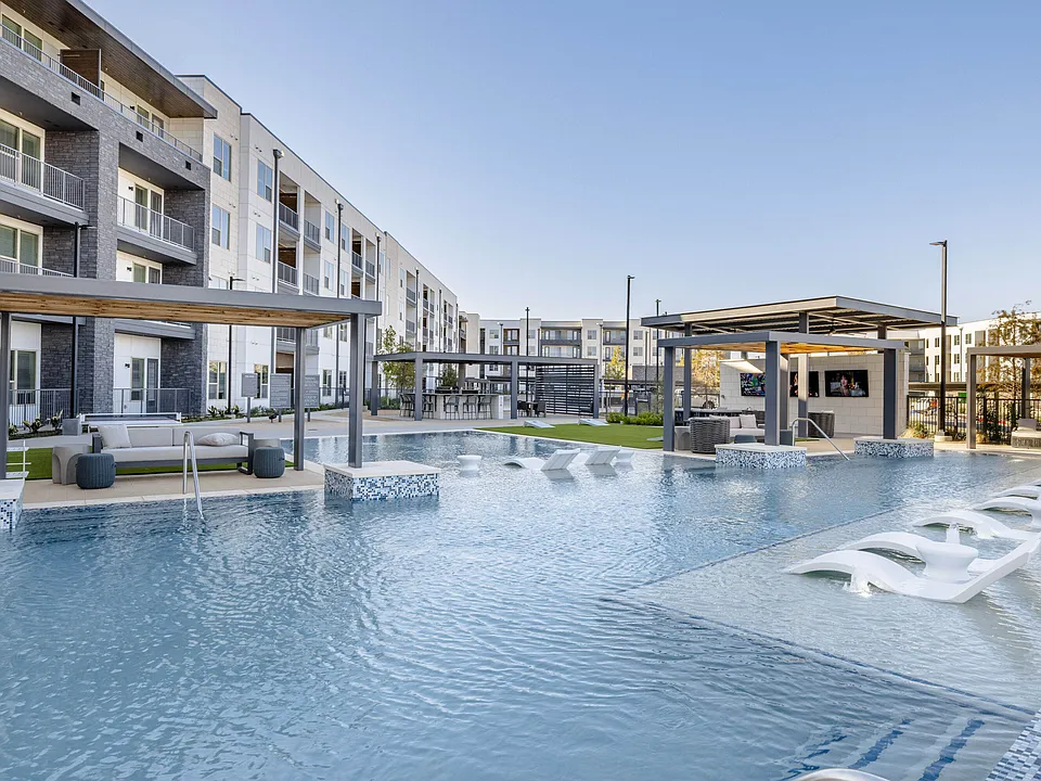 Del Via Apartments