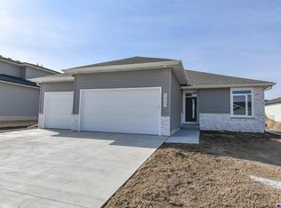 5925 SW 8th St, Lincoln, NE 68523