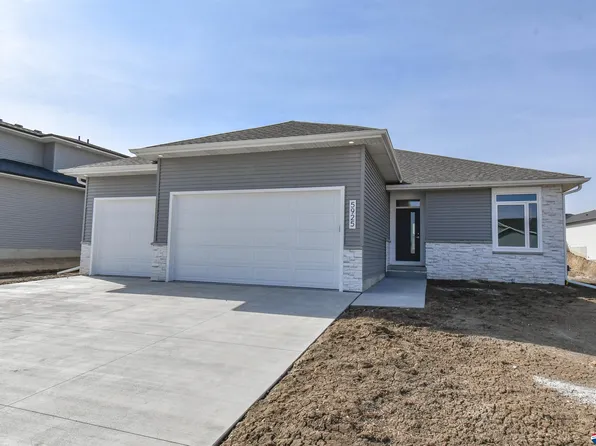 5925 SW 8th St, Lincoln, NE 68523