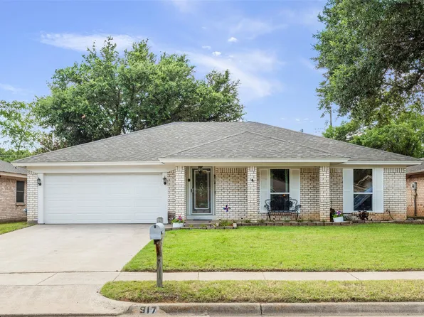 917 Columbus Ct, Bedford, TX 76022