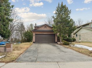 262 Athabasca St, Oshawa, ON L1H8E4