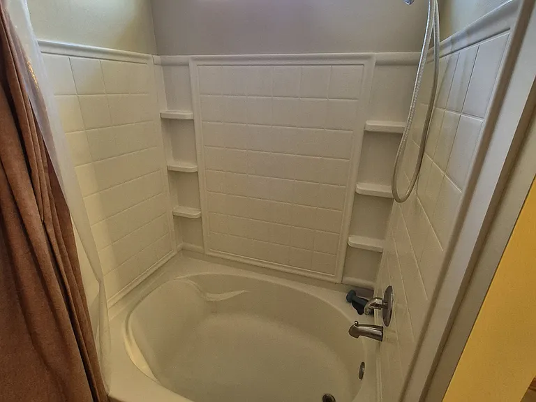 1628 Devonshire Ln — Photo 13