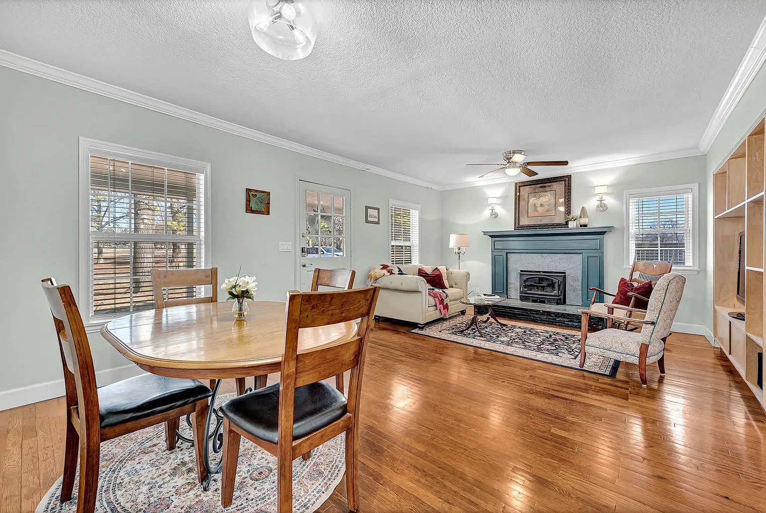 4 bed, 2.0 bath, 1894 sqft, $3,722 — Photo 4