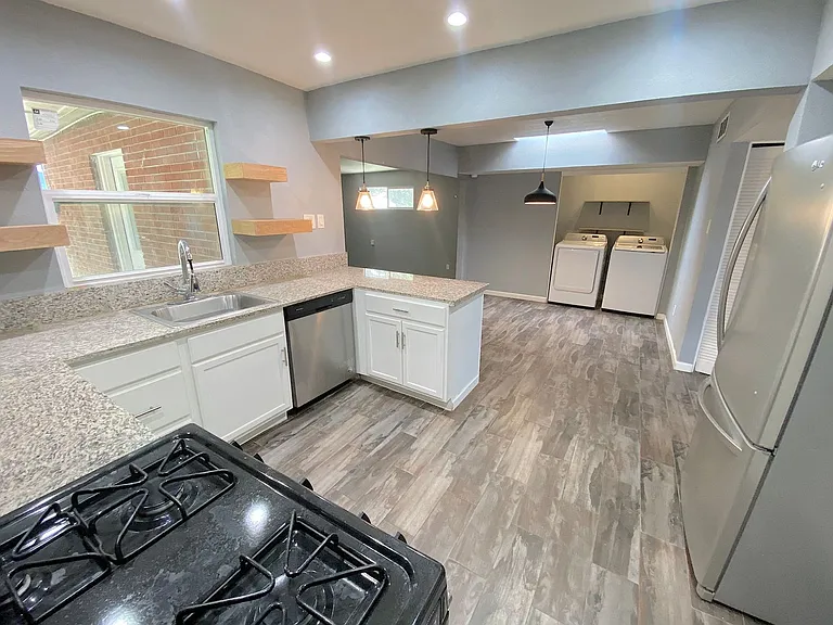 4424 Eleanor Way — Photo 8