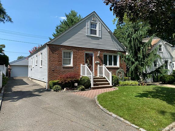 2nd image of 98 Albertson Place