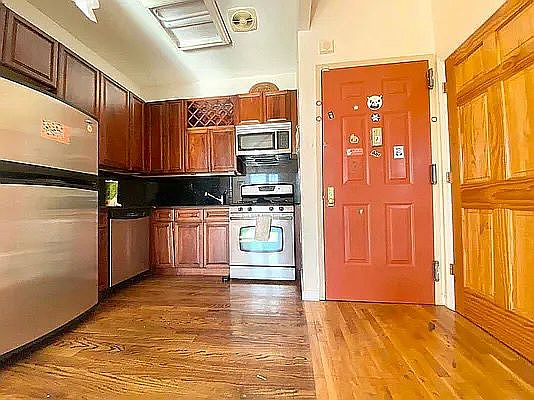 4th image of 370 Menahan St APT 3B