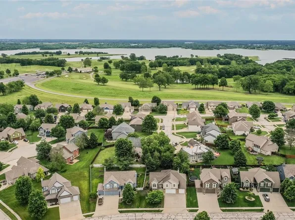 18109 Guinevere Ct, Smithville, MO 64089