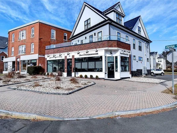 204 Park Rd Floor 3, West Hartford, CT 06119