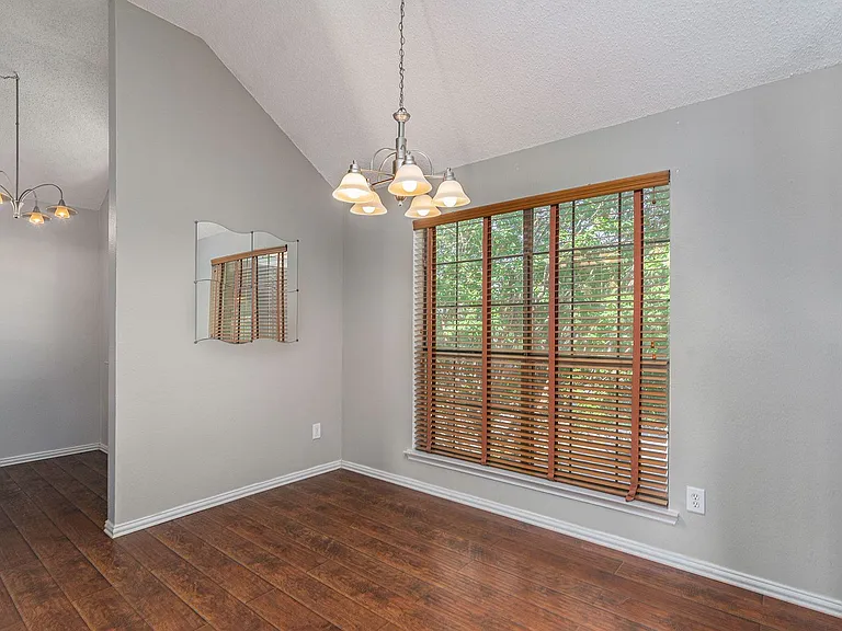 588 Lake Forest Dr — Photo 14