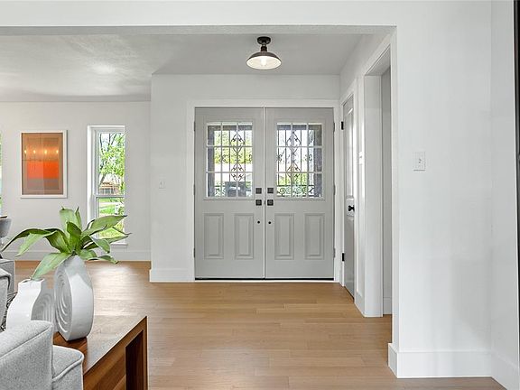 3rd image of 10610 Royalwood Dr