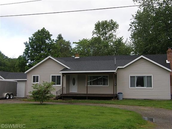 2nd image of 2555 Lake Shore Dr