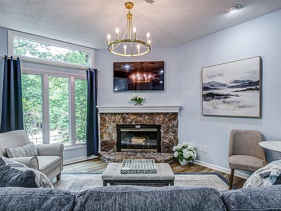 3rd image of 740 Laurelwood