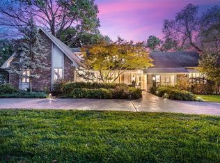 3515 W 101st Ter, Leawood, KS 66206