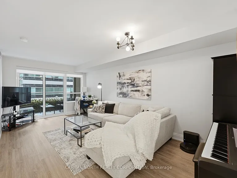 270 Wellington St W #412 — Photo 22