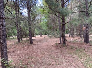 41 Pearl Harbor Ln, Saint Helena Island, SC 29920