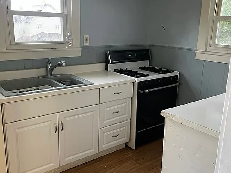 514 Franklin Ave — Photo 2