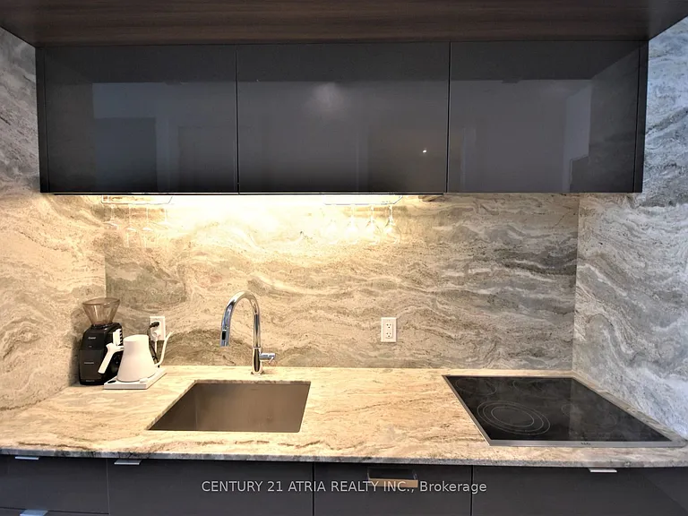 1 Edgewater Dr #GPH24 — Photo 10